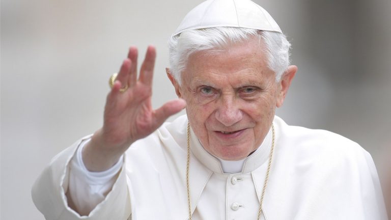 Papa Benedicto XVI Muere