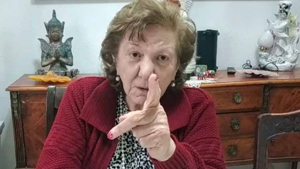 Tia Yoli Arremte Contra Tarotista