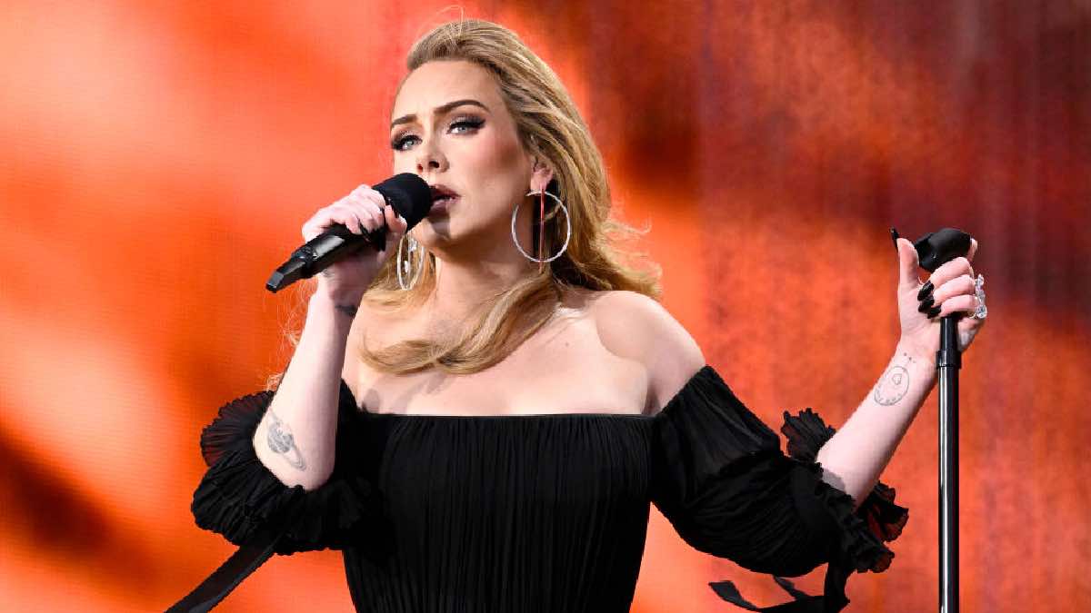 Tiktok Adele se conmueve en concierto y rompe en llanto — Radio