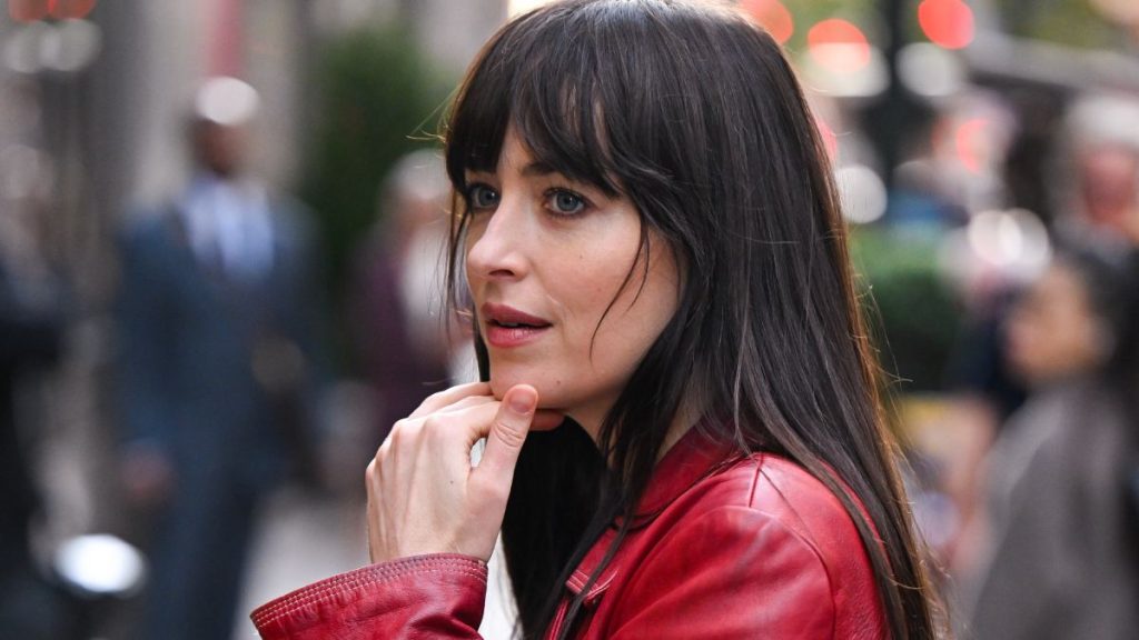 Dakota Johnson Es Criticada Por Usar Pieles De Animales