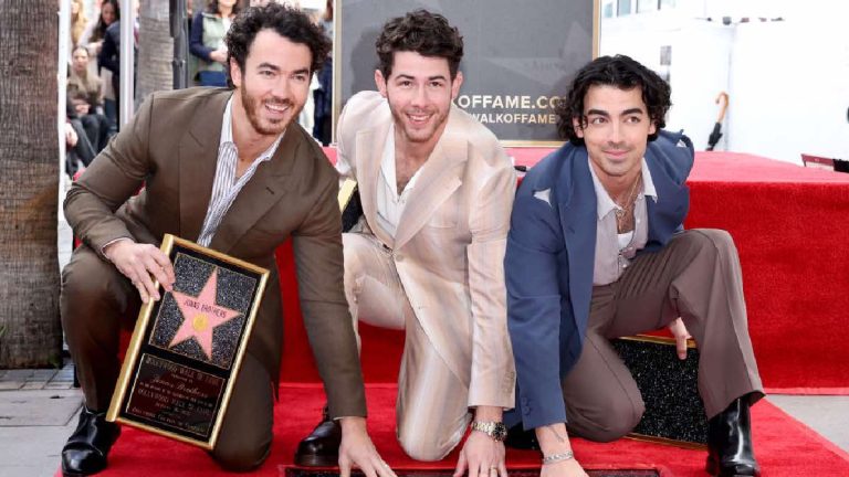 Jonas Brothers Anuncian Nuevo álbum En El Paseo De La Fama De Hollywood