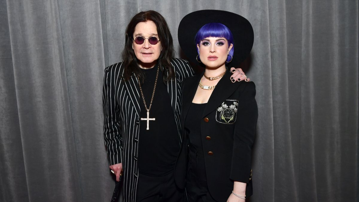 Kelly Osbourne e Sid Wilson, dos Slipknot, partilham primeira fotografia do  filho: vestido de morcego, em homenagem ao avô Ozzy Osbourne - Expresso