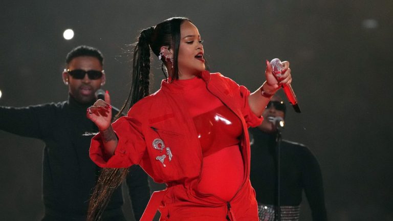 Reproducciones De Rihanna Aumentan Tras Show En El Superbowl