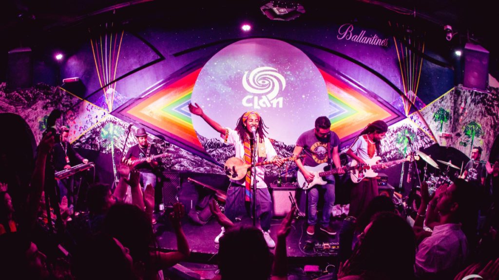 Cartelera Bar El Clan