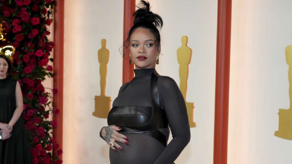 Invaden Casa De Rihanna_ Sujeto Trató De Pedirle Matrimonio