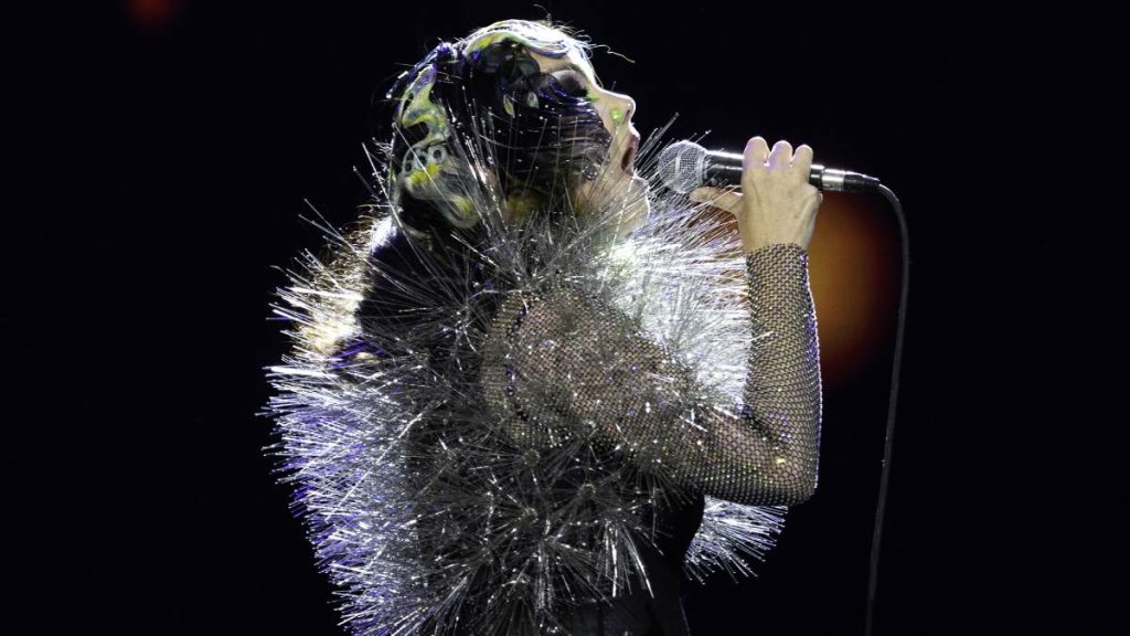 Bjork Utilizo Más De 800 Drones En Su Presentacion De Coachella