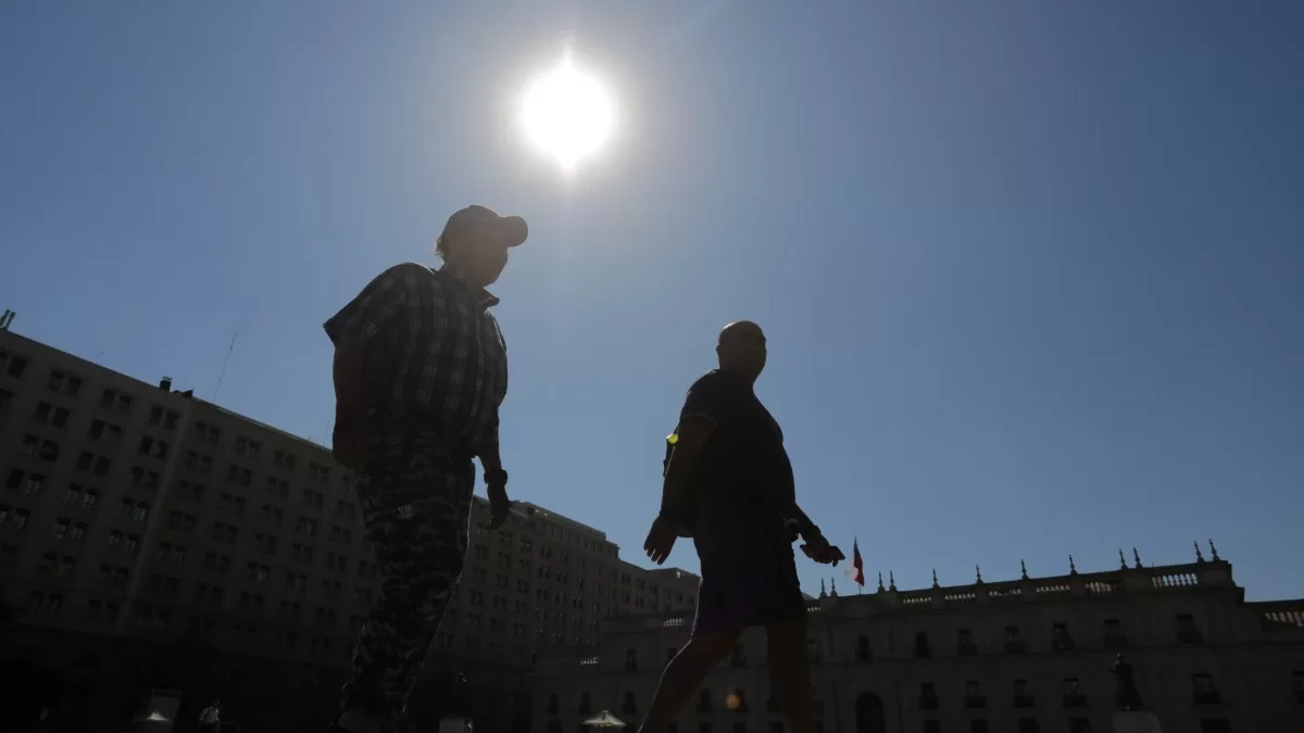 ola de calor en Santiago, calor en zona central, peak de ola de calor, calor en invierno,