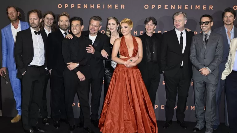 El Cast De Oppenheimer Abandono La Premier En Solidarizacion Con El Paro