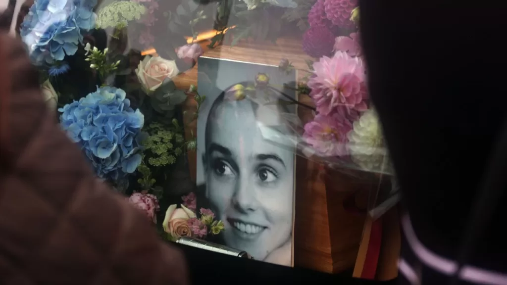 Asi Fue El Emotivo Funeral De Sinead Oconnor