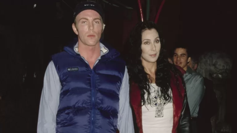 Cher Es Acusada De Secuestrar A Su Propio Hijo