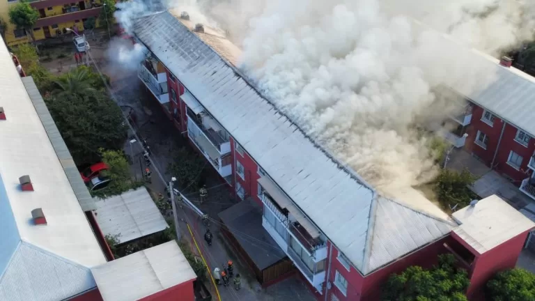 Incendio En Renca Afectó Seis Departamentos_ Bomberos Acudió Con Cerca De 200 Funcionarios