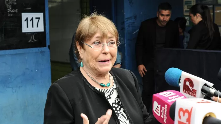 Presidenta Bachelet Defiende La Opcion En Contra