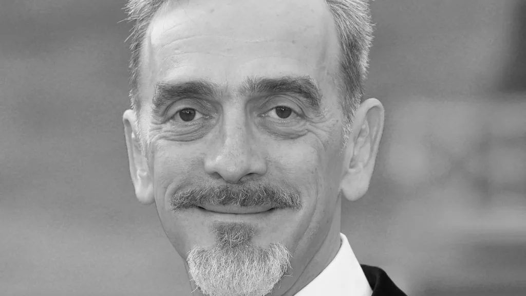 Muere Adrian Schiller