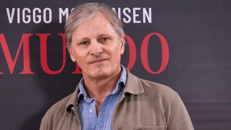 Viggo Mortensen Utiliza Espada De El Señor De Los Anillos En Su Nueva Pelicula