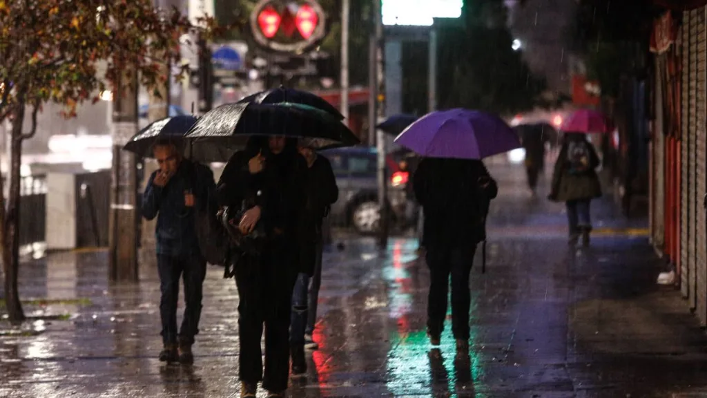 Cuanto Llovera En Santiago Y Regiones