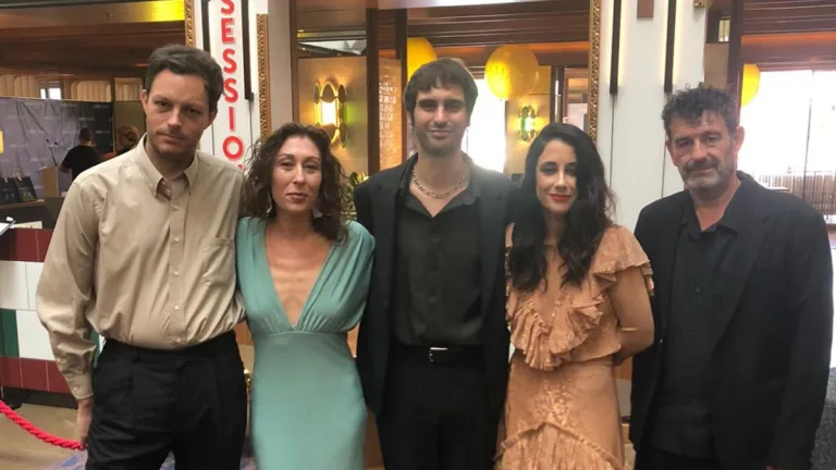 Equipo De Podium Podcast Recibe Premios Ondas Globales