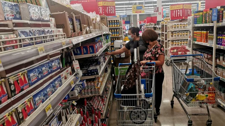 Funcionamiento De Supermercados Y Malls Para Feriado
