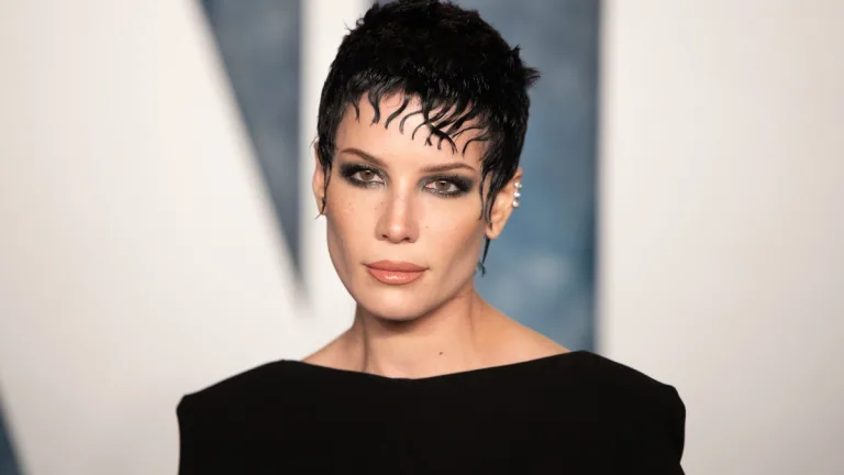 Halsey Revela Complejo Diagnostico