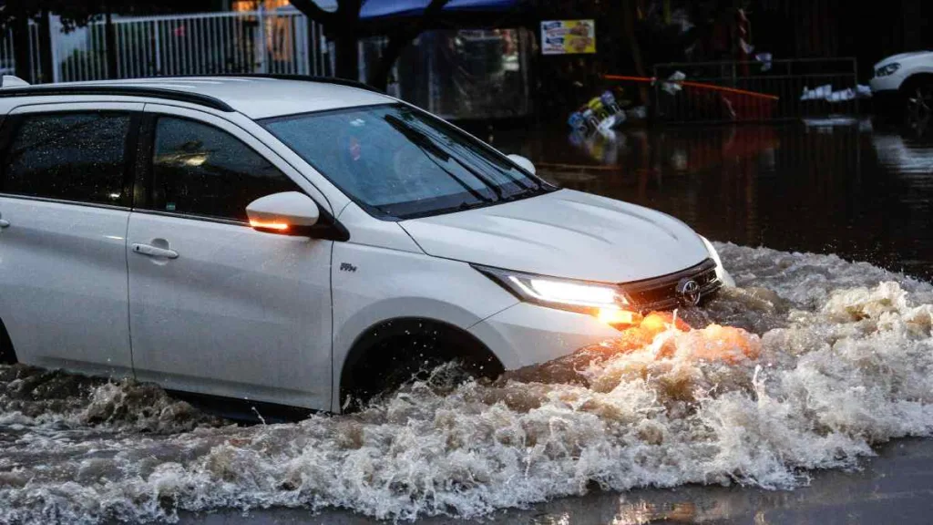 Lluvia En Santiago La Mas Grande De 20 Anos