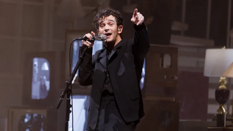 Matty Healy Se Compromete Con Gabbriette