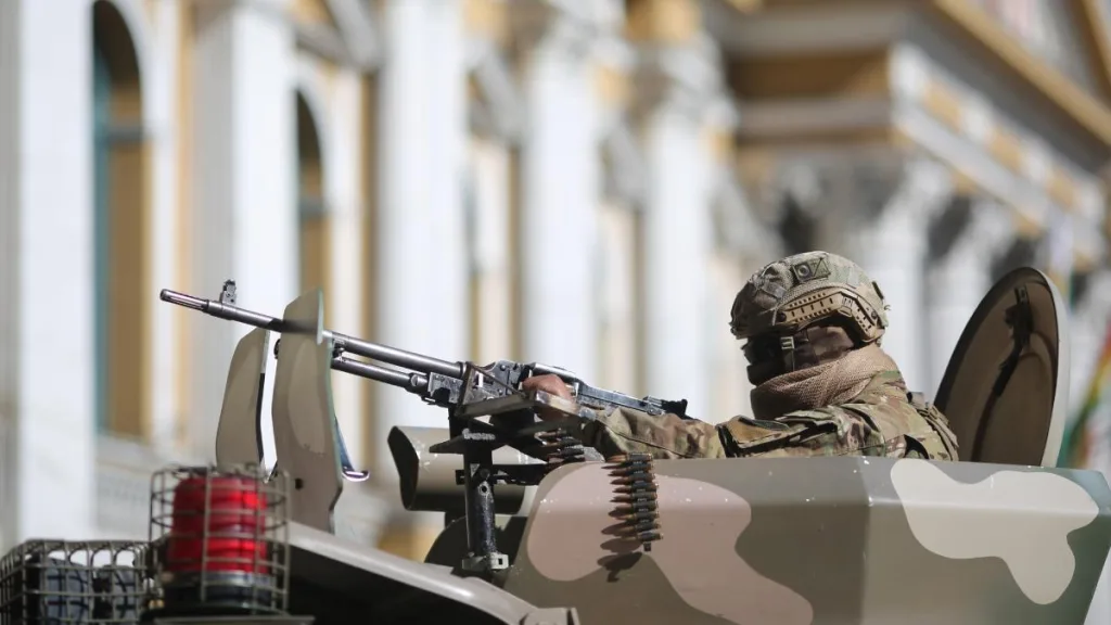 Video De La Taqueta Intentando Entrara Al Palacio De Gobierno De Bolivia