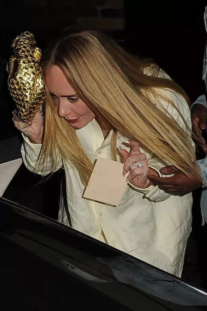 Adele Se Casa
