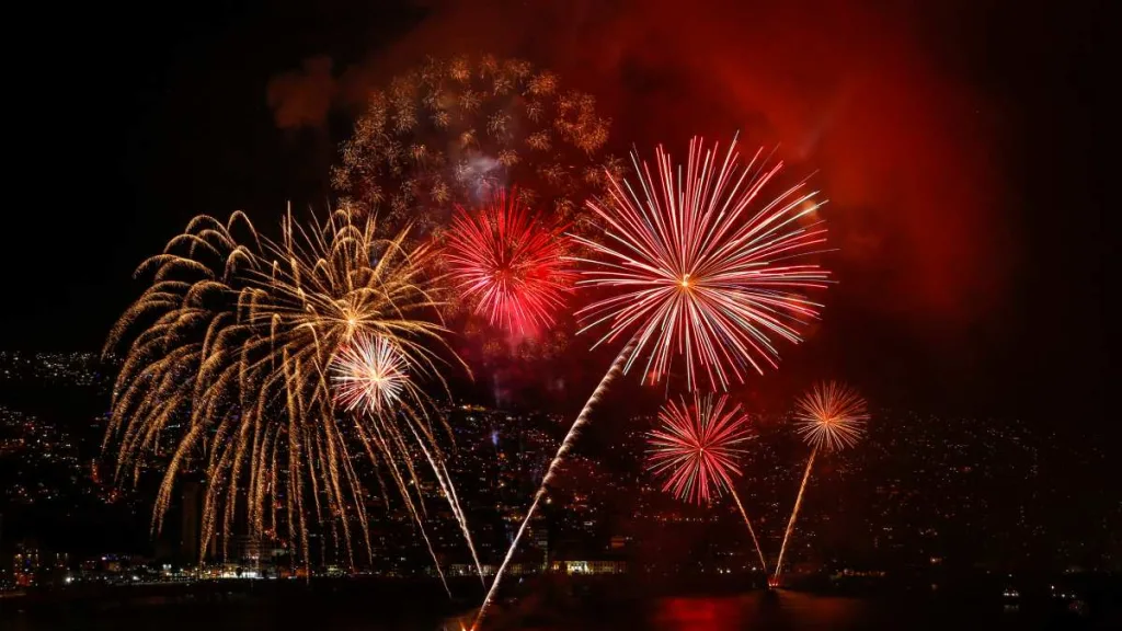 Fuegos Artificiales En Valparaiso