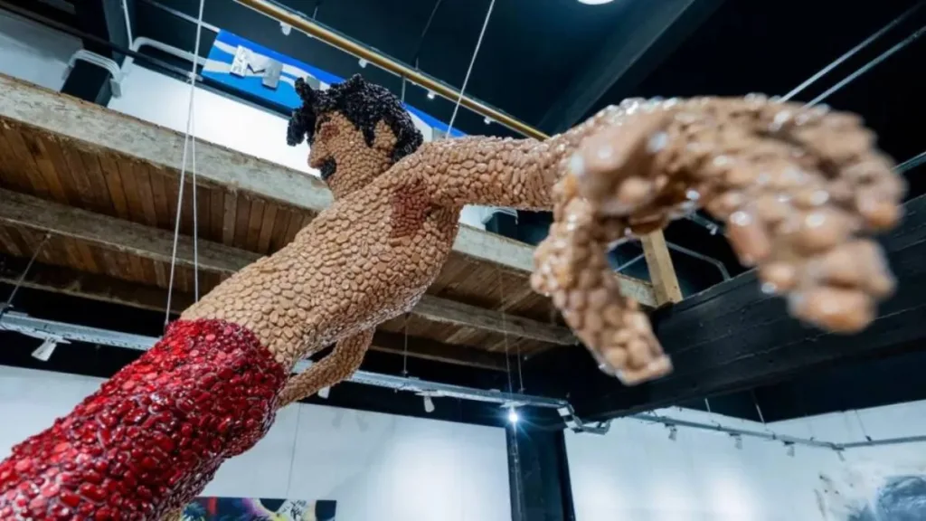 Charly Garcia Escultura Salto Clavadismo