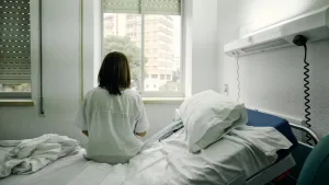 Mujer en un hospital