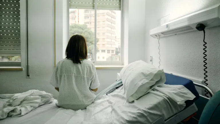 Mujer en un hospital