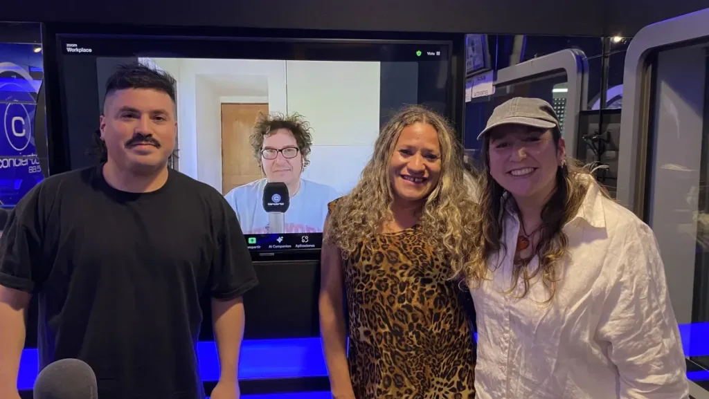 El director, Tomás Almarza y la actriz, Luisa Marabolí sobre la "Denominación de origen"