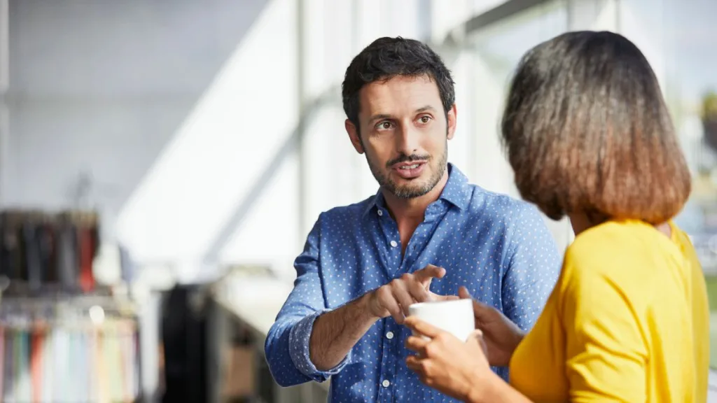 Personas Conversando