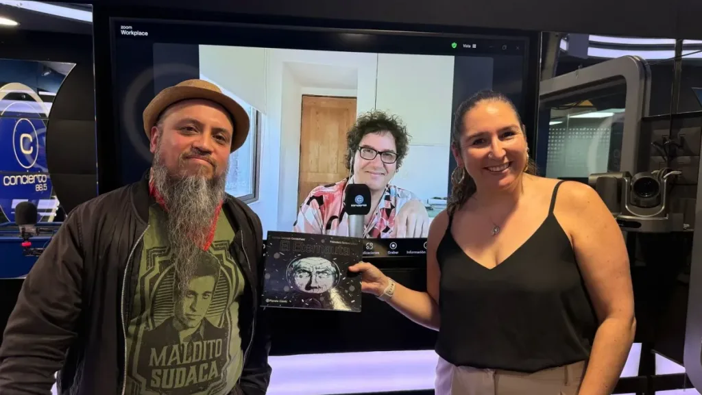 Carlos Reyes junto a Cata Muñoz e Iván Guerrero para hablar sobre "El Eternauta"