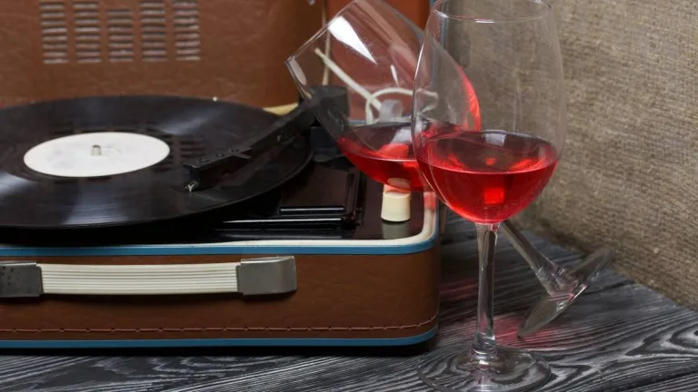 Vinilo Y Vino Mercata