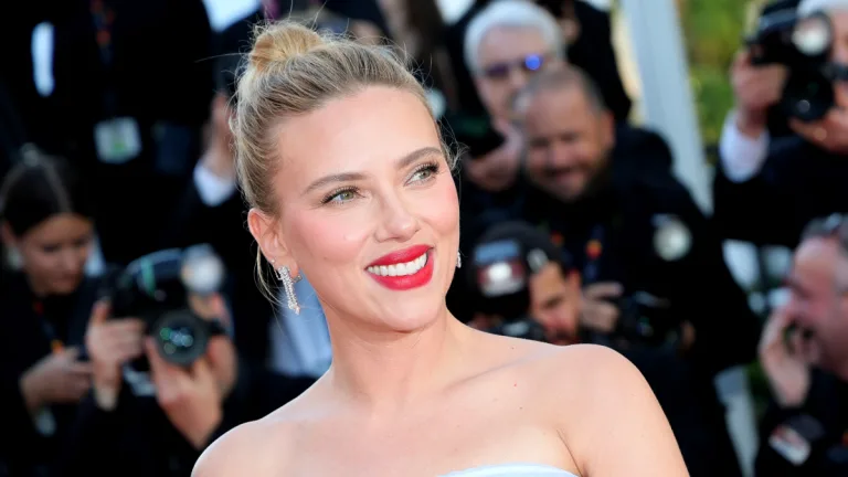 Tras debut como directora en Cannes: Scarlett Johansson confiesa que quiere dirigir para Marvel