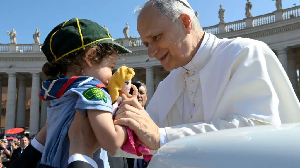 Papa Leon Protocolo Polemica
