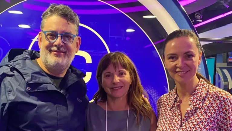 De izquierda a derecha, Marco Silva, Cuky Pérez, experta en análisis de datos y María Elena Dressel