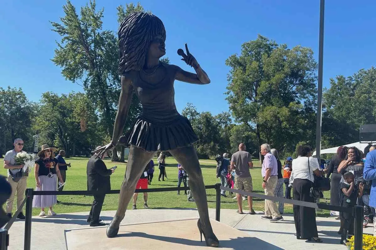 Estatua De Tina Turner 2