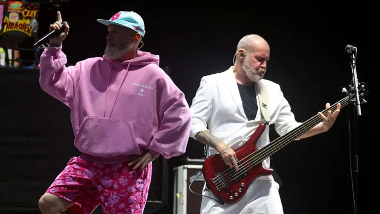 Fred Durst L der De Limp Bizkit Rinde Homenaje A Sam Rivers Tras Su 