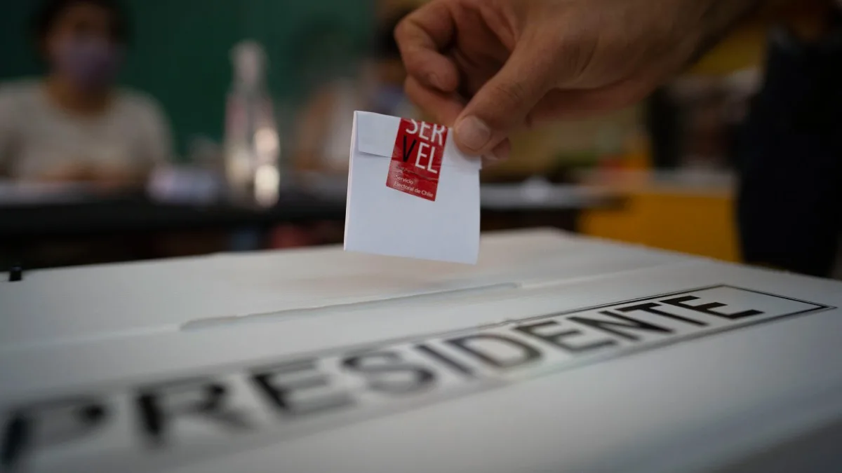 Jeannette Jara y José Antonio Kast pasan a segunda vuelta en elección chilena de alta participación