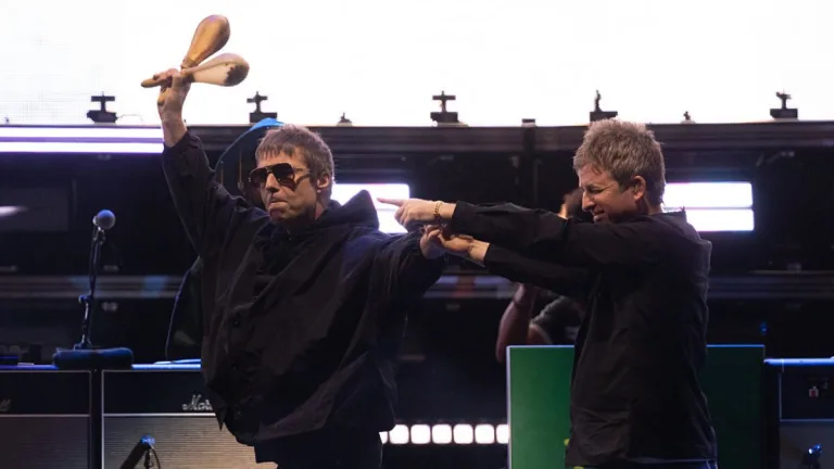 Oasis Live 25