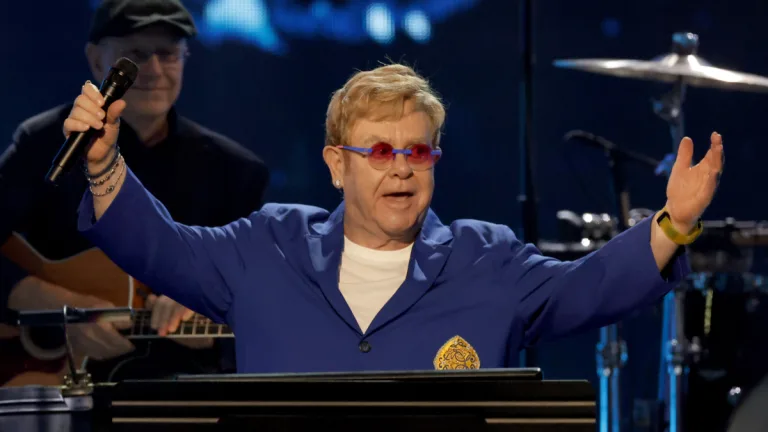 Elton John (1)
