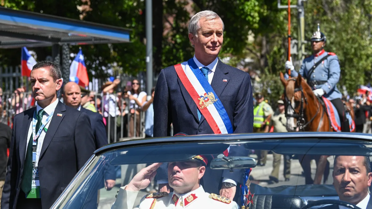 Las primeras señales que dejó el nuevo gobierno de José Antonio Kast tras asumir: primer aterrizaje