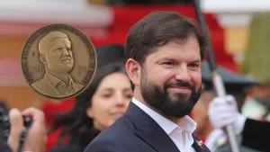 Medalla De Gabriel Boric