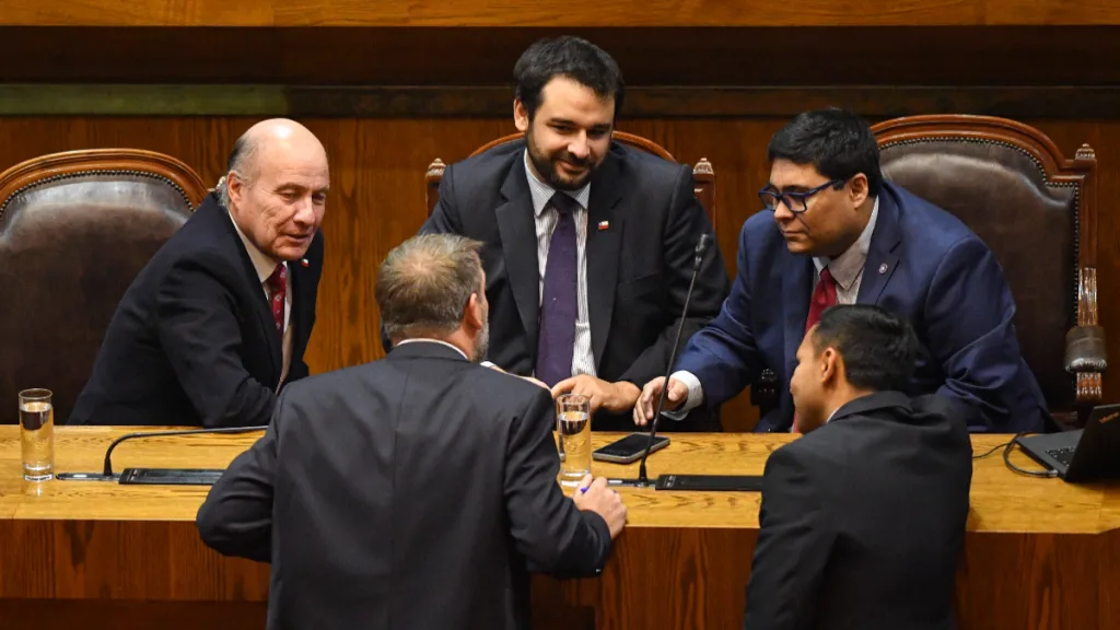 Encuestas En Política Chilena