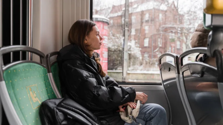Sentarse Alejado En El Bus
