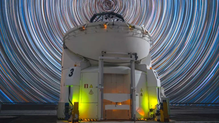 The Sky Turns Above Paranal (1)