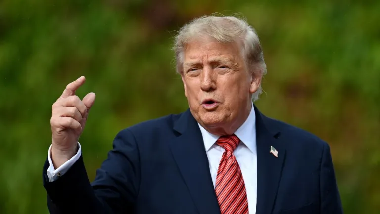 Trump Prohíbe CNN, MS NOW Y Politico