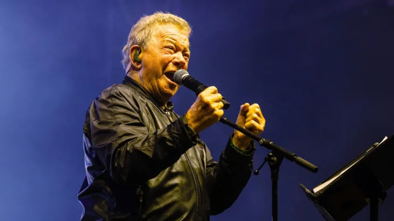 William Shatner Debutó En El Heavy Metal